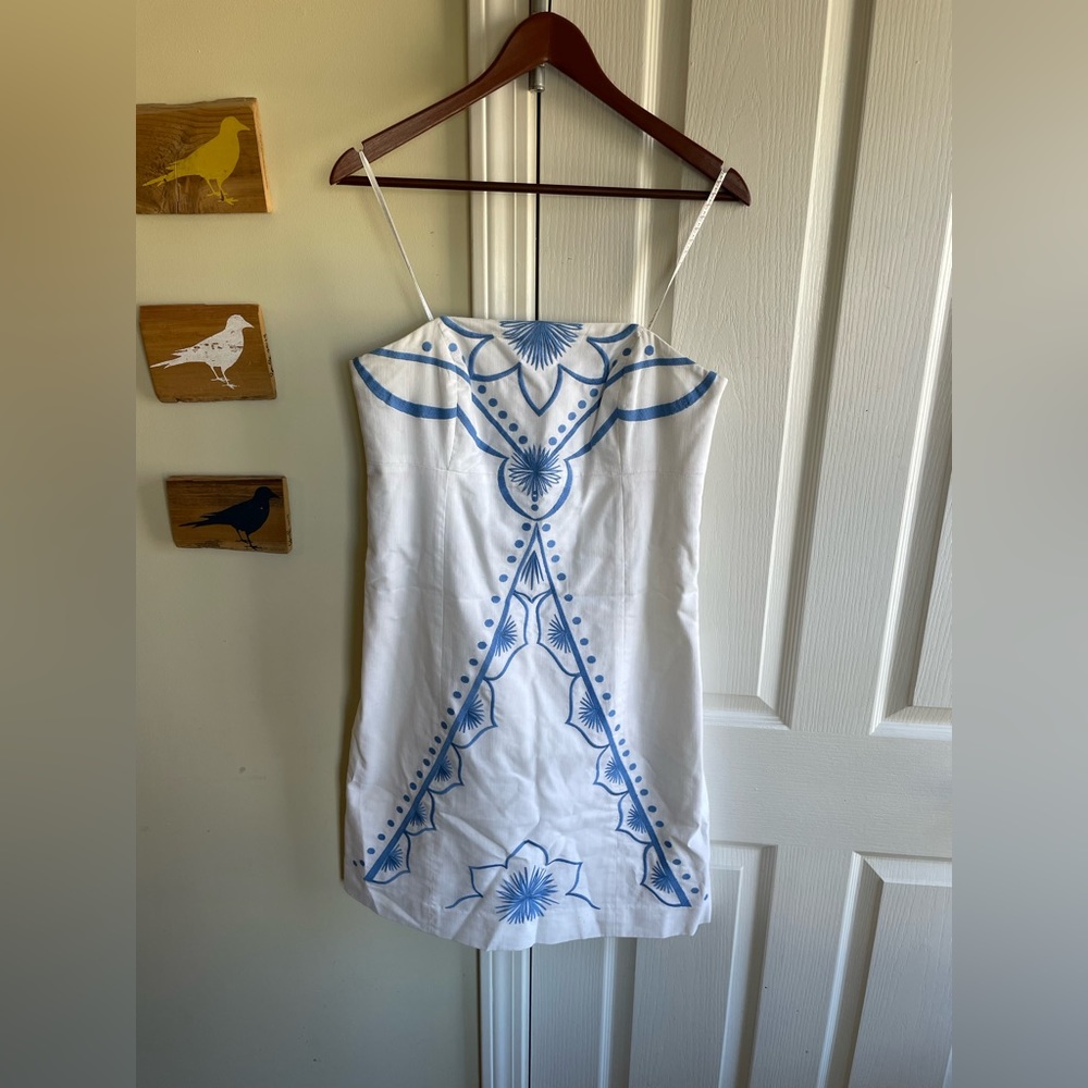 Lily Pulitzer - white and blue strapless dress - bee detail